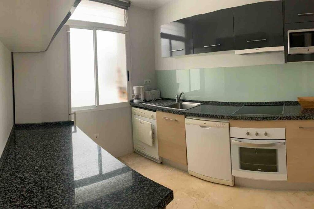 Charming 3 Bedroom With Sea View In The Heart Of Apartment